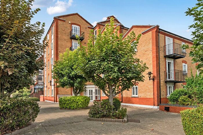2 Bedroom Flat For Sale In Rotherhithe Street, Rotherhithe, London, SE16