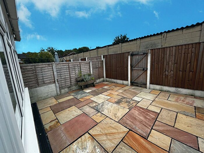 3 Bedroom End Of Terrace House For Sale In Lucerne Close, Chadderton, Oldham, OL9