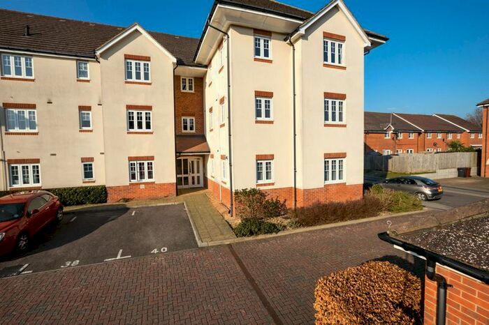 2 Bedroom Flat To Rent In Baxendale Road, Chichester, PO19