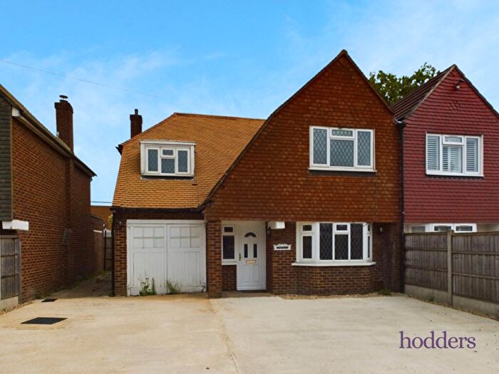 3 Bedroom Semi-Detached House To Rent In Surrey, KT16