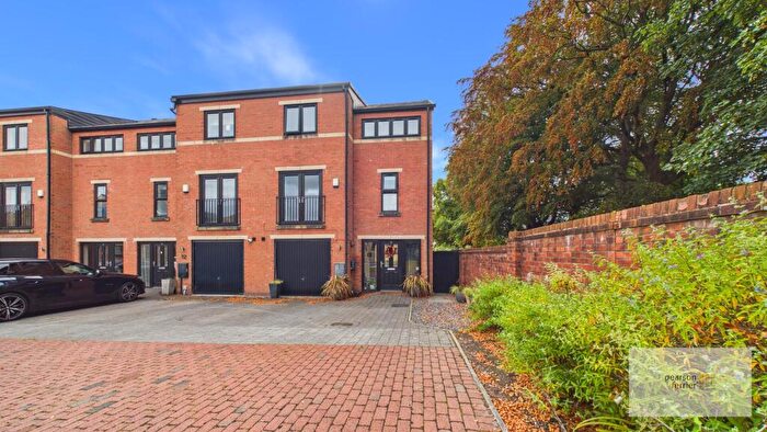 5 Bedroom Mews For Sale In Walmersley Road, Bury, BL9