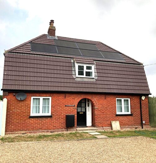 2 Bedroom Detached House To Rent In Bromley Road, Colchester, Essex, CO7