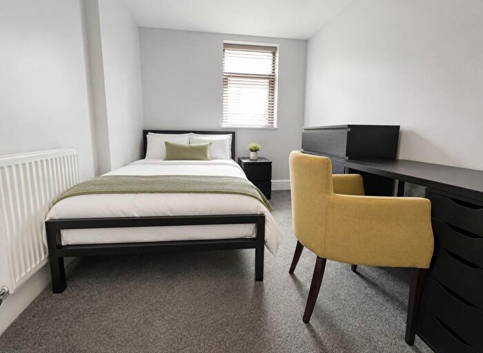 3 Bedroom Apartment To Rent In Flat, Musters Road, West Bridgford, Nottingham, NG2