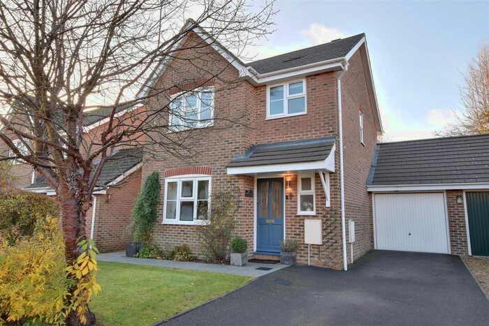 3 Bedroom Detached House For Sale In Farm Gardens, Peasmarsh, Rye, TN31