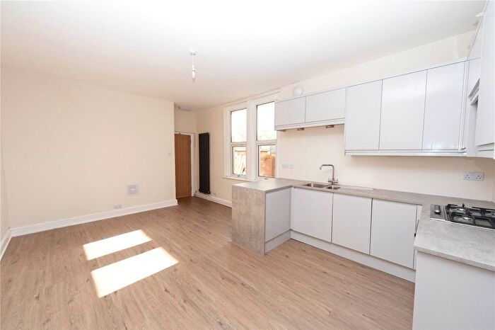 2 Bedroom Flat To Rent In Princes Street, Roath, Cardiff, CF24