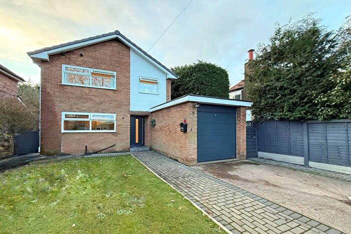 3 Bedroom Detached House For Sale In Woodlands Drive, Sale, M33