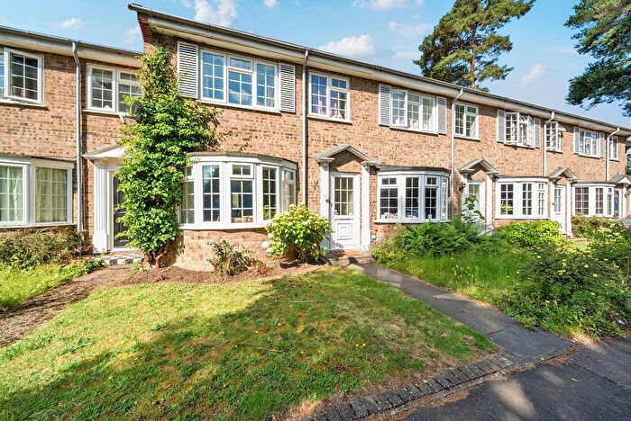 3 Bedroom Terraced House For Sale In Broomhall End, Horsell, Woking, GU21