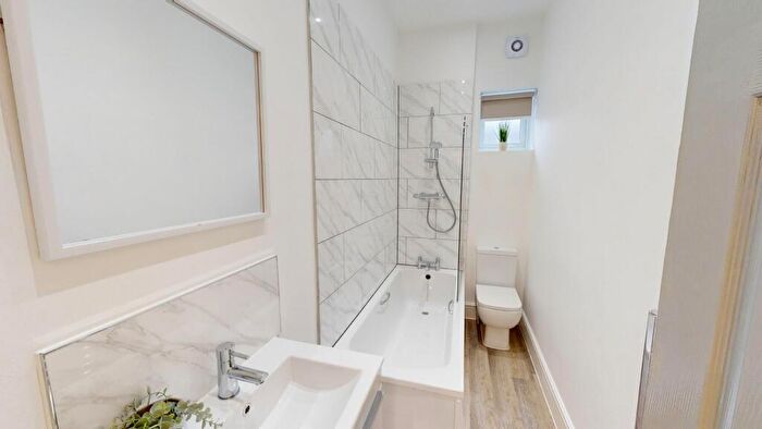 2 Bedroom Flat To Rent In Burns Street, NG7