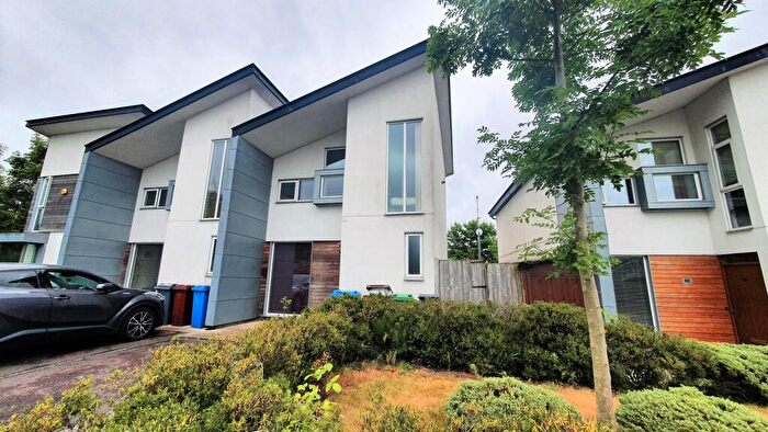 3 Bedroom Town House To Rent In Holly Street, Manchester, M11