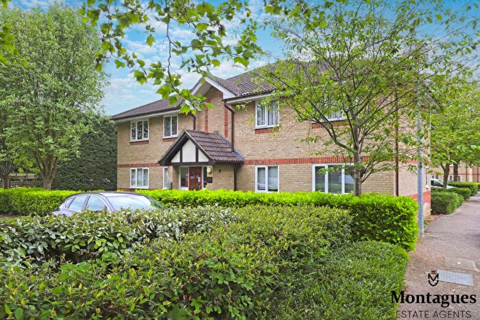 1 Bedroom Apartment For Sale In Woodland Grove, Epping, CM16