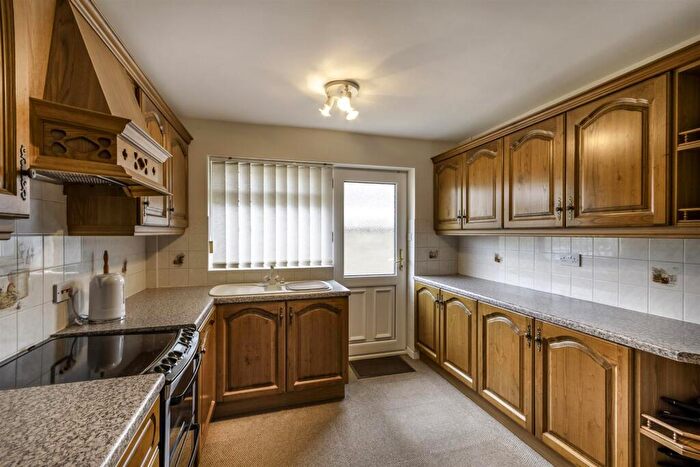 2 Bedroom Bungalow For Sale In Gill Close, Wickersley, Rotherham, S66