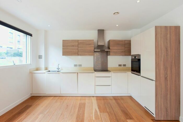 2 Bedroom Flat To Rent In Cambridge Avenue, London, NW6