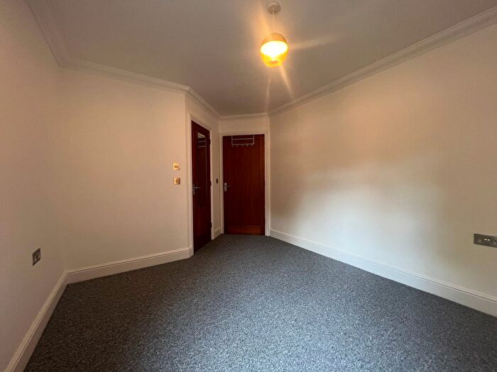 2 Bedroom Flat To Rent In Chessel Avenue, Bournemouth, BH5