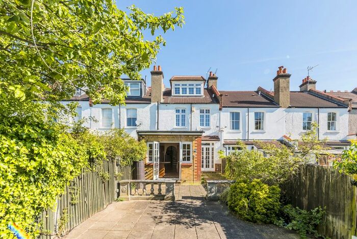 4 Bedroom Flat To Rent In Playfield Crescent, London, SE22