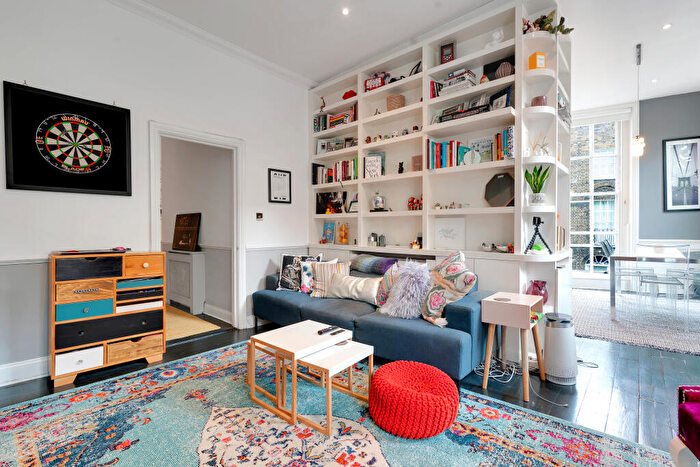 2 Bedroom Apartment To Rent In Cloudesley Street, Islington, London, N1