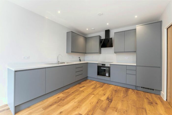 2 Bedroom Flat To Rent In Boston Road, Hanwell, W7