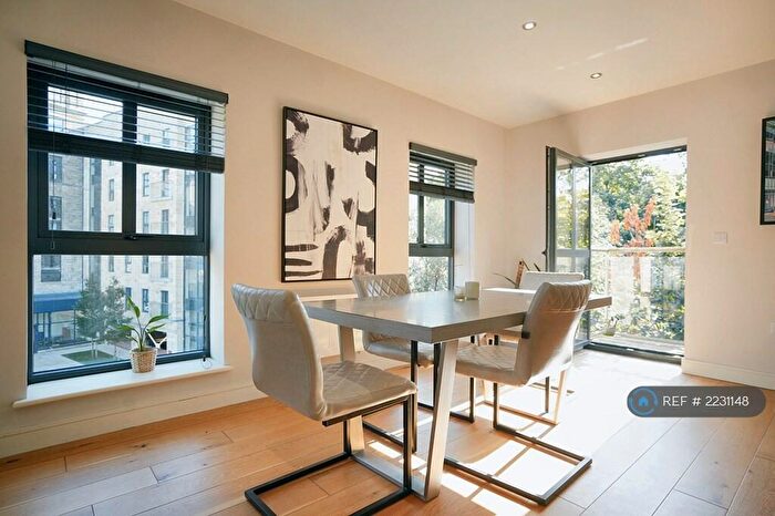 2 Bedroom Flat To Rent In Horsforth Mill, Leeds, LS18