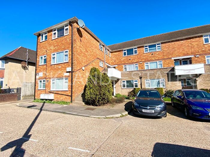 1 Bedroom Flat To Rent In Manor Court, Potters Bar, EN6