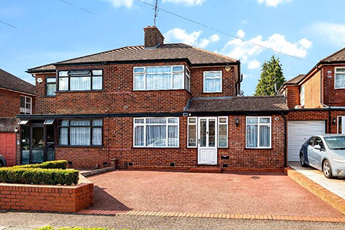 4 Bedroom Semi Detached House For Sale In Beverley Drive, Edgware, HA8
