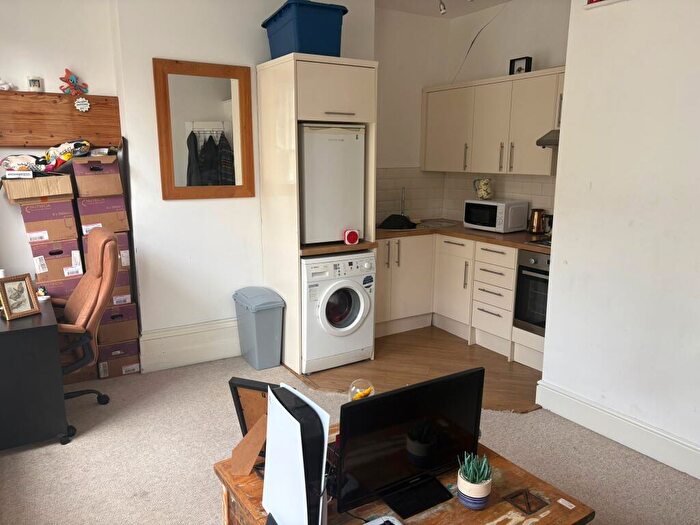 1 Bedroom Flat To Rent In Castle Street, Dover, CT16