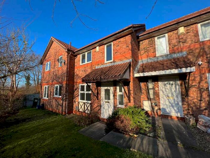 3 Bedroom Property To Rent In Tatling Grove Walnut Tree, Milton Keynes, MK7