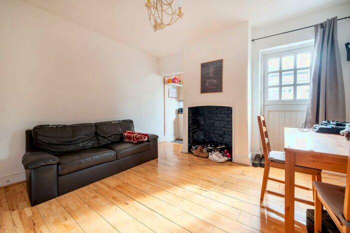 3 Bedroom House To Rent In Queens Road, Guildford, , Guildford, GU1