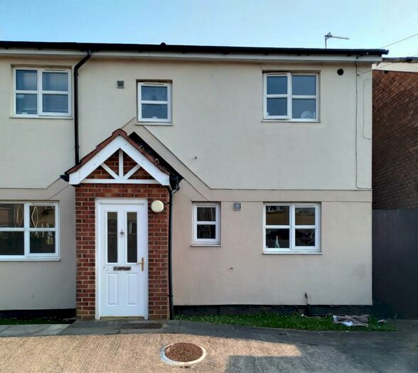 2 Bedroom Ground Flat To Rent In Keighley Avenue, Sunderland, Tyne And Wear, SR5