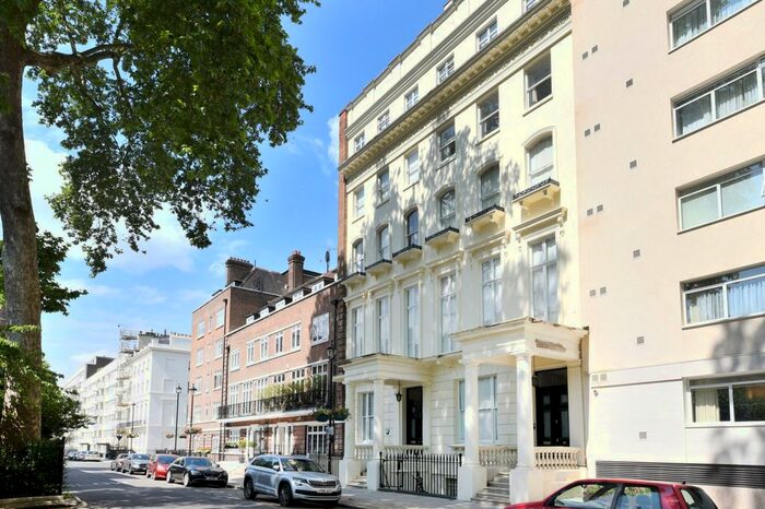 2 Bedroom Flat To Rent In Gloucester Square, - Gloucester Square, W2