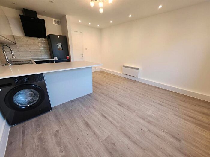 1 Bedroom Flat To Rent In Colebrook Lane, Loughton, IG10
