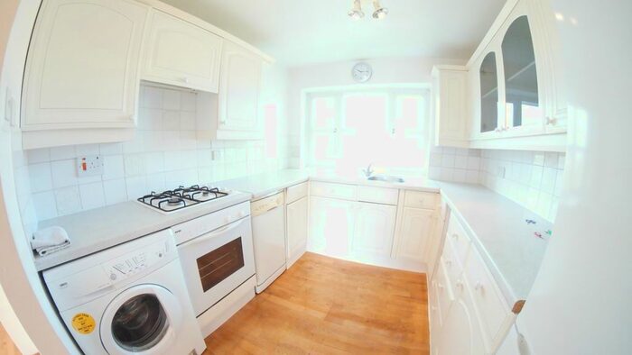 2 Bedroom Maisonette To Rent In Dunbar Drive, Winnersh, RG5