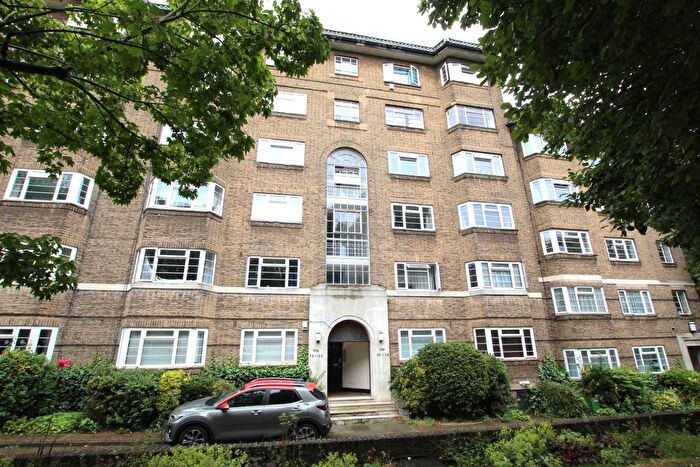 2 Bedroom Flat To Rent In Streatham Court, (), SW16