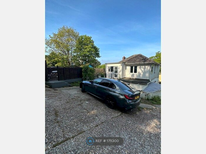 2 Bedroom Flat To Rent In Guest Avenue, Poole, BH12