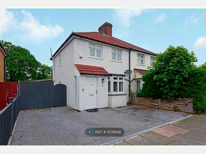 3 Bedroom Semi-Detached House To Rent In Third Avenue, Enfield, EN1