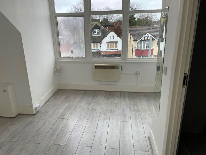 Studio To Rent In Palmeira Avenue, Westcliff-On-Sea, Essex, SS0