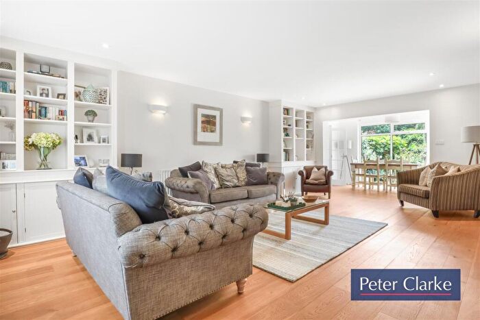 4 Bedroom Detached House For Sale In Blacklow Road, Warwick, CV34