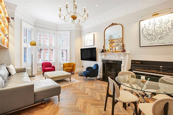 3 Bedroom Flat To Rent In Rosary Gardens, South Kensington, London, SW7