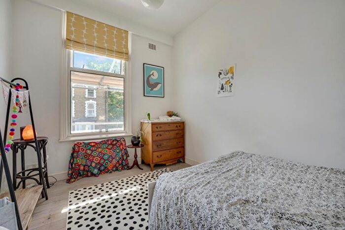 2 Bedroom Flat To Rent In Graham Road, Hackney, E8