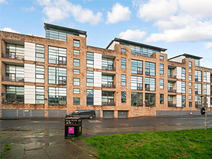2 Bedroom Flat To Rent In Carnoustie Street, Glasgow, G5