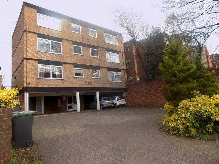 1 Bedroom Flat To Rent In Gregories Close, Luton, Bedfordshire, LU3