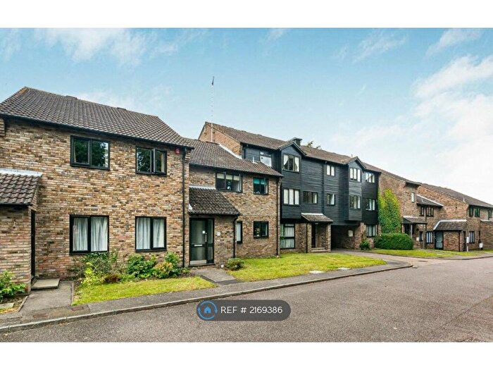 1 Bedroom Flat To Rent In Newlands, Old Hatfield, Hertfordshire, AL9
