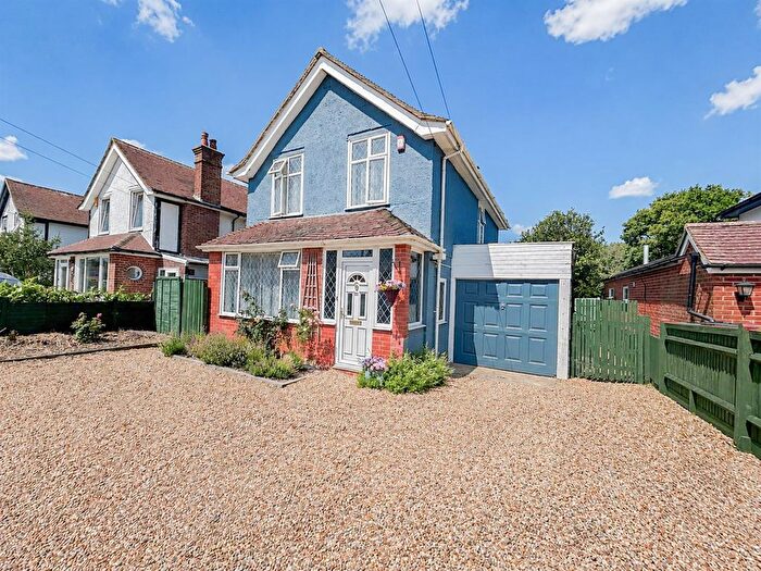 3 Bedroom Detached House For Sale In Barnhorn Road, Bexhill, TN39