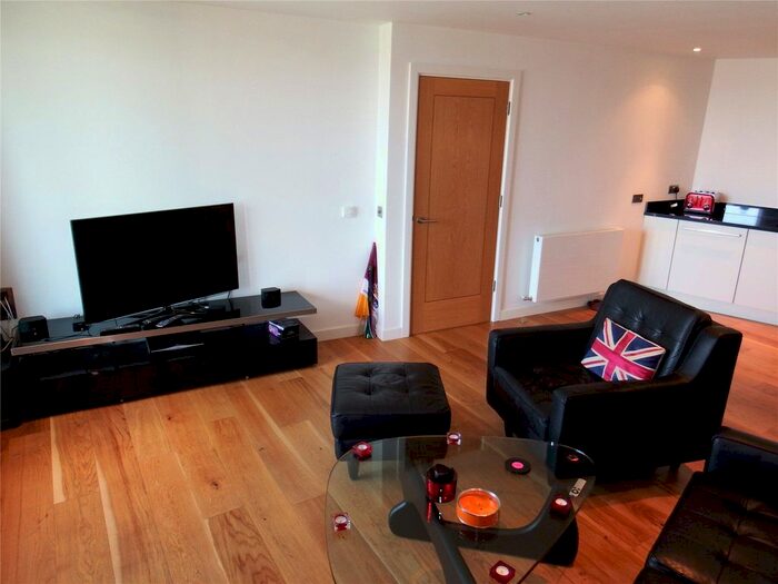 2 Bedroom Flat To Rent In Wharf Approach, Leeds, LS1
