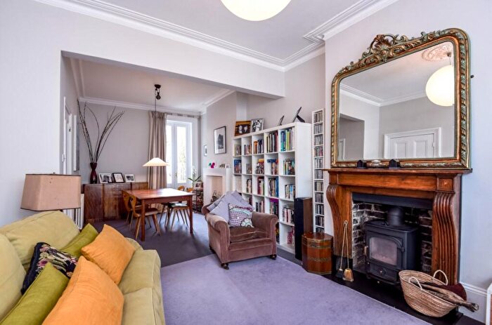 5 Bedroom Flat To Rent In Berens Road London, NW10