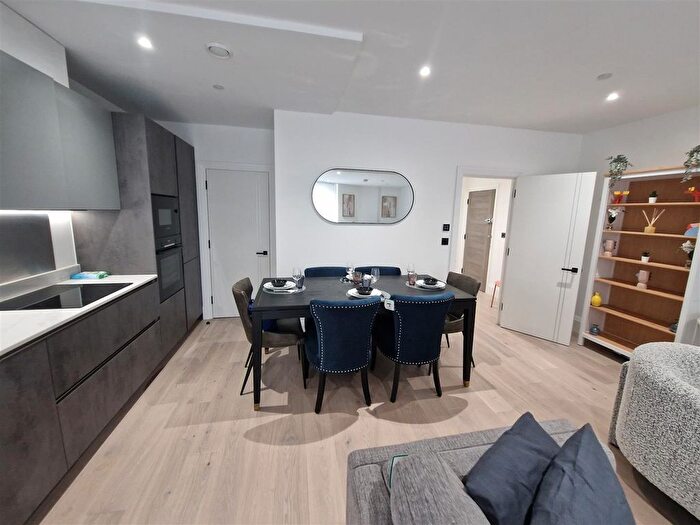 2 Bedroom Flat To Rent In A Rotherhithe Street, London, SE16