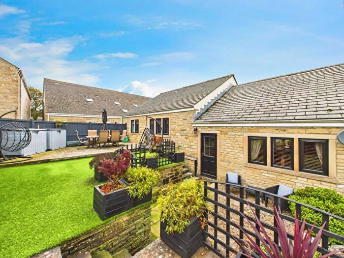 3 Bedroom Semi-Detached Bungalow For Sale In Manywells Court, Cullingworth, Bradford, BD13