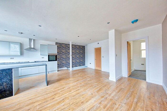 2 Bedroom Flat To Rent In Old York Road, Wandsworth, SW18