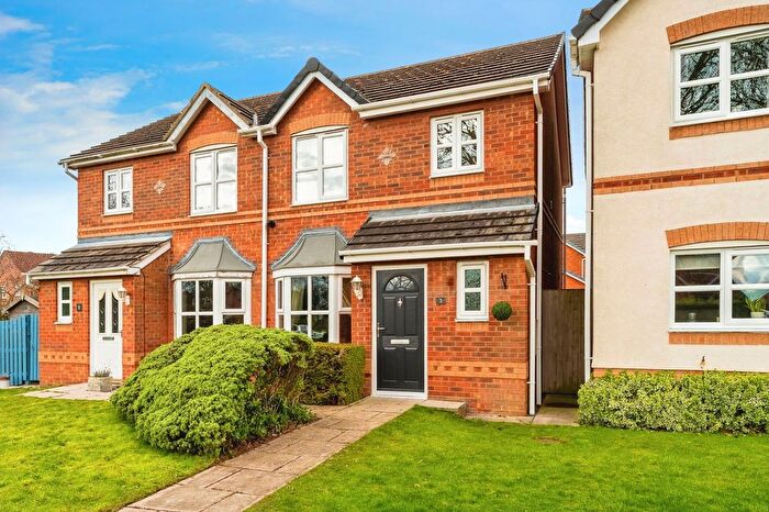 3 Bedroom Semi-Detached House For Sale In Mayfield Court, Barlow, YO8