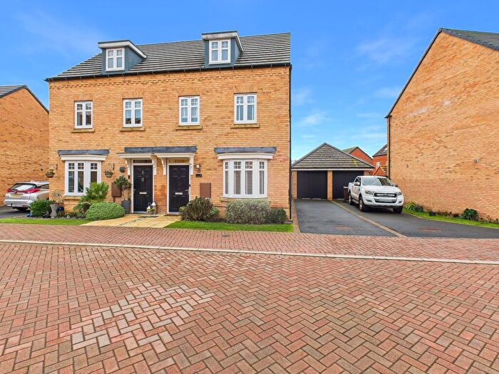 3 Bedroom Semi Detached House For Sale In Lulworth Grove, Worksop, S81