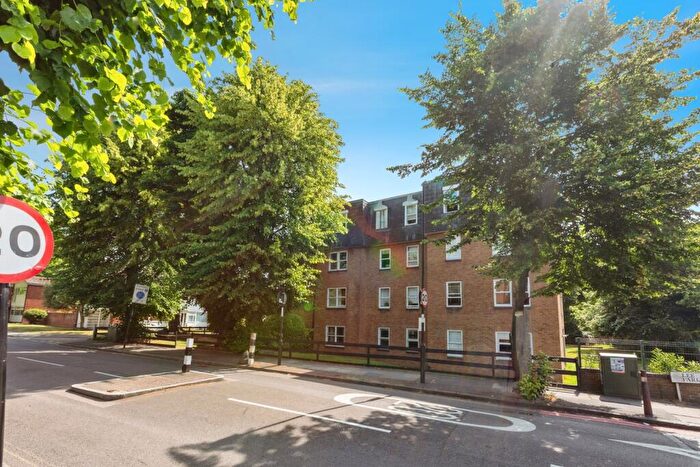 2 Bedroom Flat For Sale In Lee Park, London, SE3