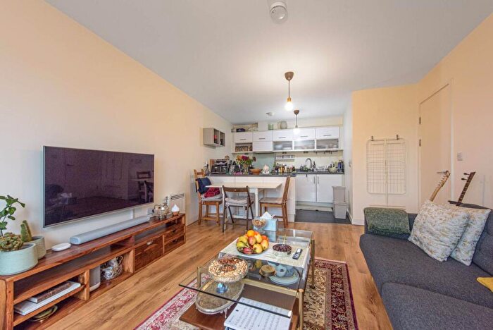 1 Bedroom Flat To Rent In Friern Barnet Road, Friern Barnet, London, N11